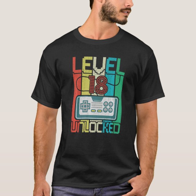 Upplåst videospelare på 18:e födelsedagen t shirt (Framsida)