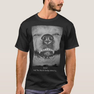 upplyftande slogan med roligt leende hund t-shirt