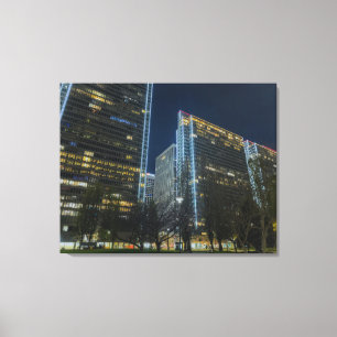 Upplyst Cityscape i Natt Canvastryck