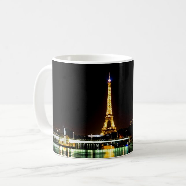 Upplyst Eiffel torn i Paris på natten Kaffemugg (Framsida vänster)