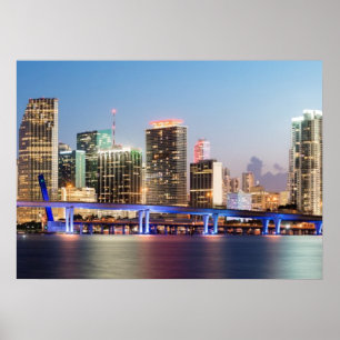 Upplyst horisont av i stadens centrum Miami på Poster