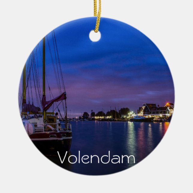 Upplyst Volendam-hamn nattetid Julgransprydnad Keramik (Framsidan)