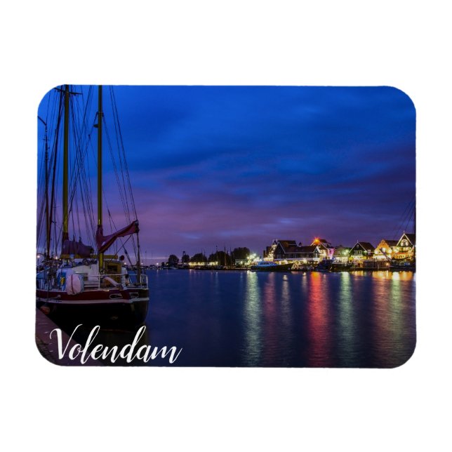 Upplyst Volendam-hamn nattetid Magnet (Horisontell)