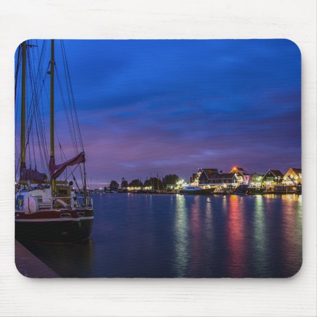 Upplyst Volendam-hamn nattetid Musmatta (Framsidan)
