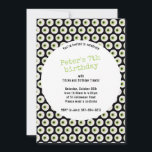 Uppmaning till Halloween Scary Eyeball Birthday Inbjudningar<br><div class="desc">BOO! Bli inte skrämt nu. Eyeball-skämt och trick eller behandling. Illustration av skrämmande ögonboll tittar för Halloween-behandlingar.perfektens moderna contemporary Halloween-konsdesign är perfekt för en Halloween-present,  födelsedagspresent,  Halloween fest-dekor,  förskolsdeka,  barnrumskonst,  hemdeka och Halloween-kläder.</div>