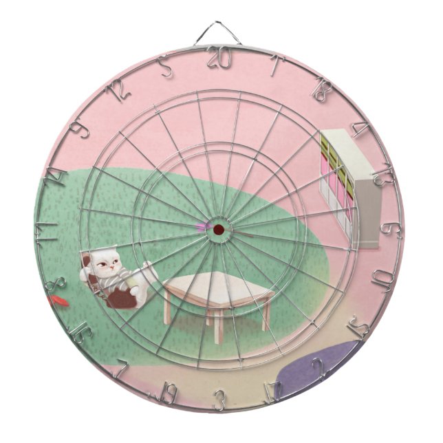 Uppmjukande kattunge i bostadsrummet darttavla (Framsidan)