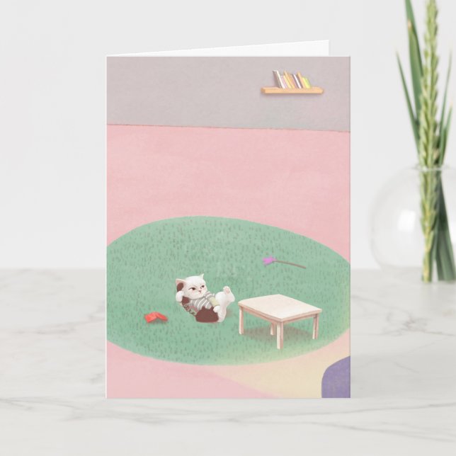 Uppmjukande kattunge i bostadsrummet kort (Framsida)