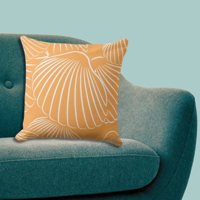 Uppmjukande Orange och vit Shore Snäcka Mönster Kudde (Uplifting Orange & White Shore Shell Pattern Throw Pillow, Beach Living Room)