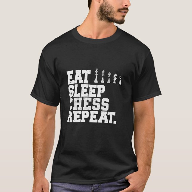 Upprepa Chess-spelaren i viloläge T Shirt (Framsida)