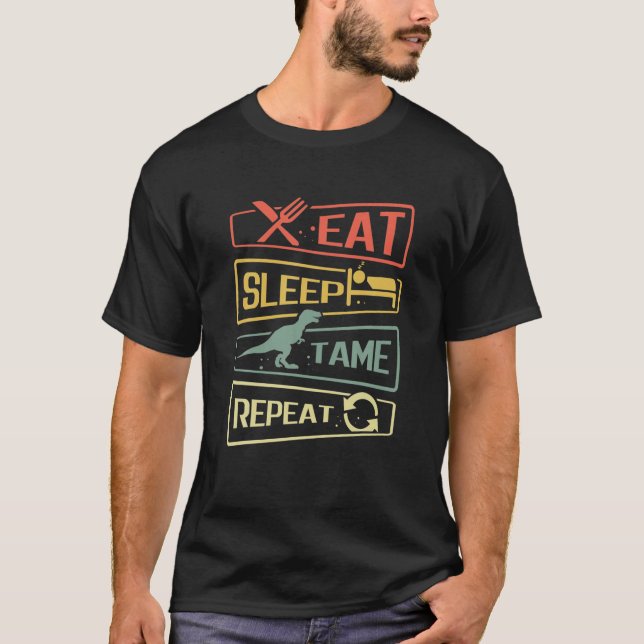 Upprepa dosinosaur för att ligga i viloläge t shirt (Framsida)