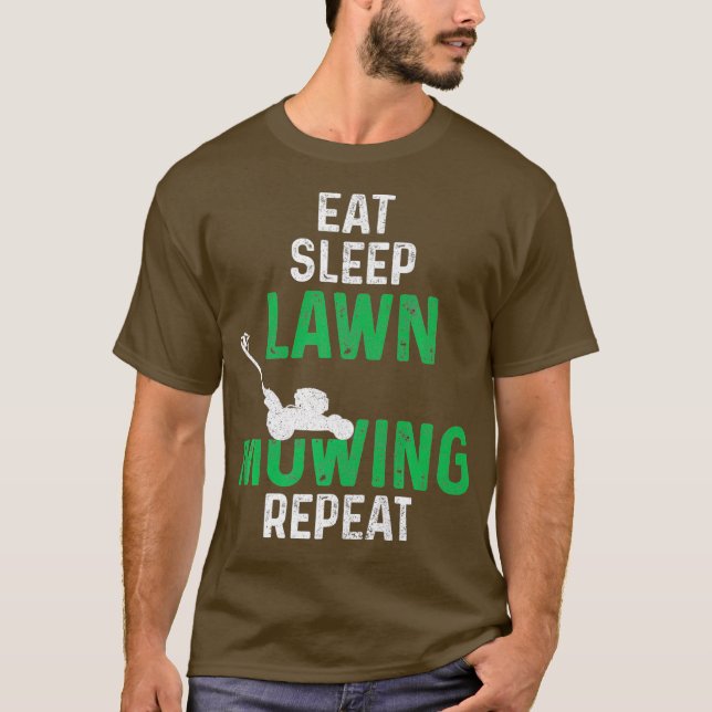Upprepa Gräsmatta Mower Landscaping i viloläge T Shirt (Framsida)
