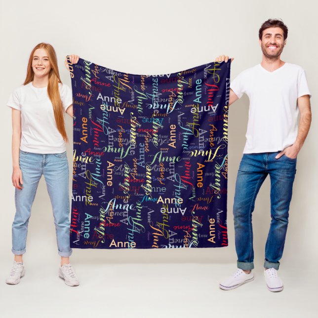 Upprepad färgfull Namn-typografi mörk blått Fleecefilt (På plats)