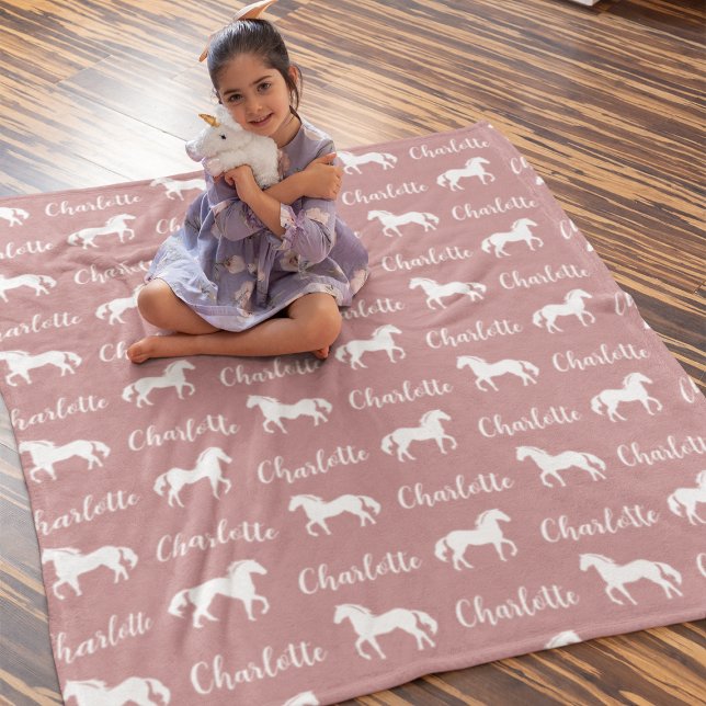 Upprepad Namn Horse Lila Simple Fleece Blanket (Skapare uppladdad)