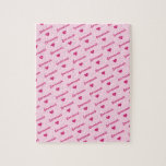 Upprepande Namn och hörn av Rosa ofta Pussel<br><div class="desc">Det här roligten kommer att behålla henne underhållen under långa timmar när hon sitter fast inne. Har en söt roligt mönster i namn som växlar med hjärtan på rosa. Ett besvärligt mönster för ett pussel skapar det en fin utmaning.</div>