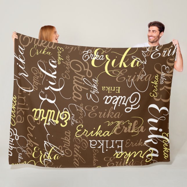 Upprepat Namn stämplat över hela Brown Fleecefilt (På plats)