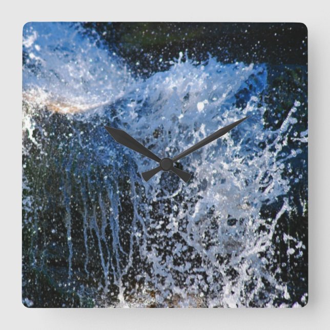 Upprörande olika vattenfall fyrkantig klocka (Framsida)
