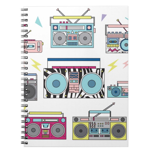 Uppsättning med olika kassettbandspelare i vintage anteckningsbok (Framsidan)