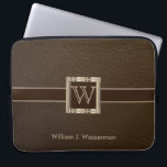 Uppskalning av monogram Chocolate-läder Laptop Sleeve<br><div class="desc">Laptop sleeve. Skala upp monogramfärgat läderformat med DIY-text. Matchande produkter är tillgängliga. ⭐ Produkten är 100 % Anpassade. Grafik och text kan raderas, flyttat, storleksändras, bytas ut, roteras osv... ⭐ 99 procent av mina designar i min butik är gjorda i lagrar. Det gör det enkelt för dig att ändra storlek...</div>