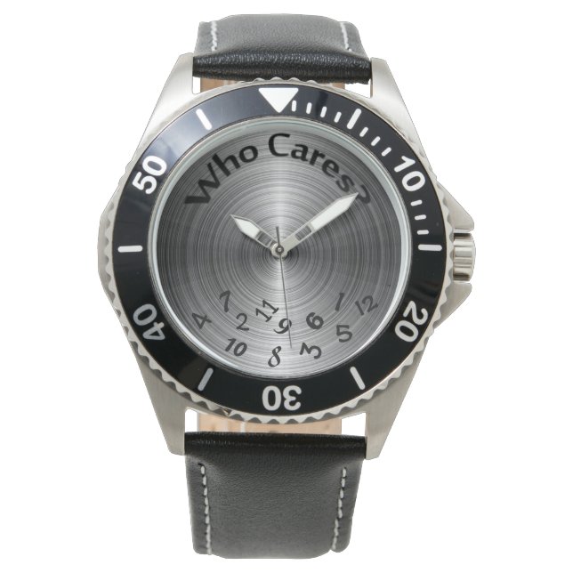 uppskurna nummer på metalliskt grått armbandsur (Framsida)