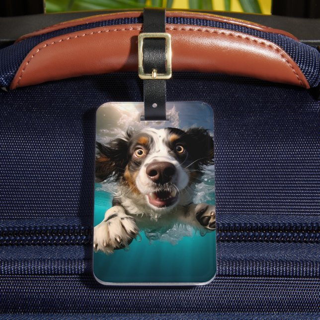 Uppspelt Hund Simmar Under Vatten Design Bagagebricka (Framsida Insitu 2)