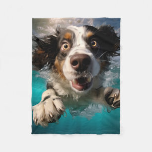Uppspelt Hund Simmar Under Vatten Design Fleecefilt