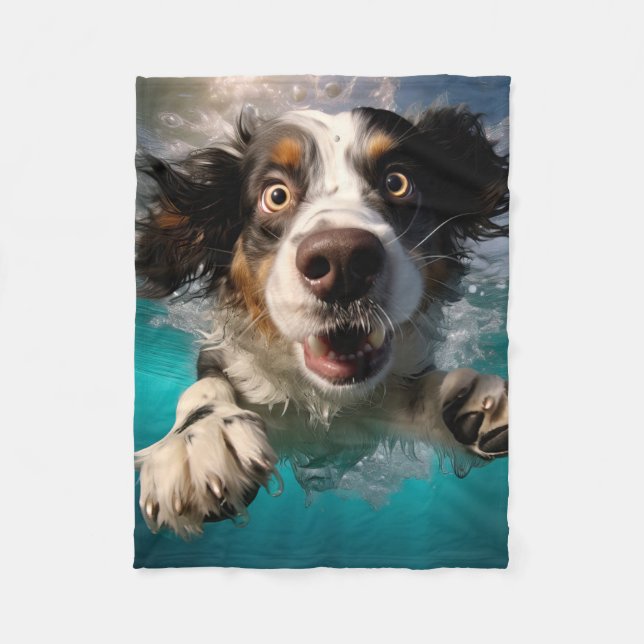 Uppspelt Hund Simmar Under Vatten Design Fleecefilt (Framsidan)