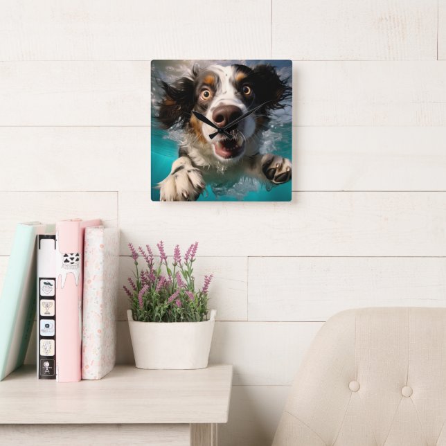 Uppspelt Hund Simmar Under Vatten Design Fyrkantig Klocka (Läsesal)