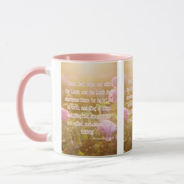 Upptäckt 17:14 KJV Bible Verse Pic Two-Tone Mugg (Vänster)