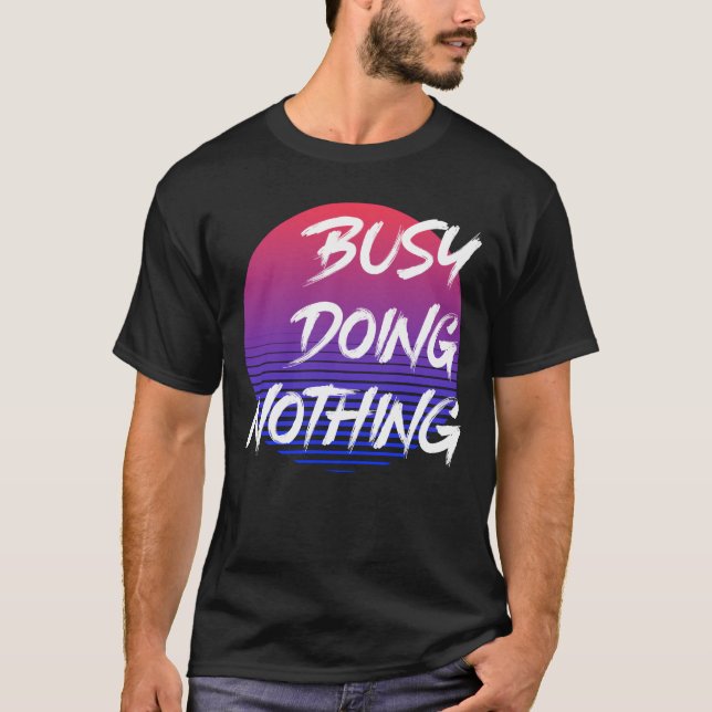 Upptagen gör ingenting t shirt (Framsida)