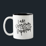 Upptagen och viktig, hanterad Två-Tonad mugg<br><div class="desc">Vare sig du är eller du tänka du är,  så kommer mugg att informera dem! Handskriften mugg innehåller ordalydelsen "Jag är mycket upptagen och viktig" på ena sidan och "kan inte prata höger nu" på den andra sidan.</div>