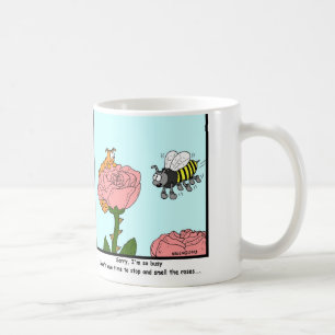 Upptaget bi kaffemugg