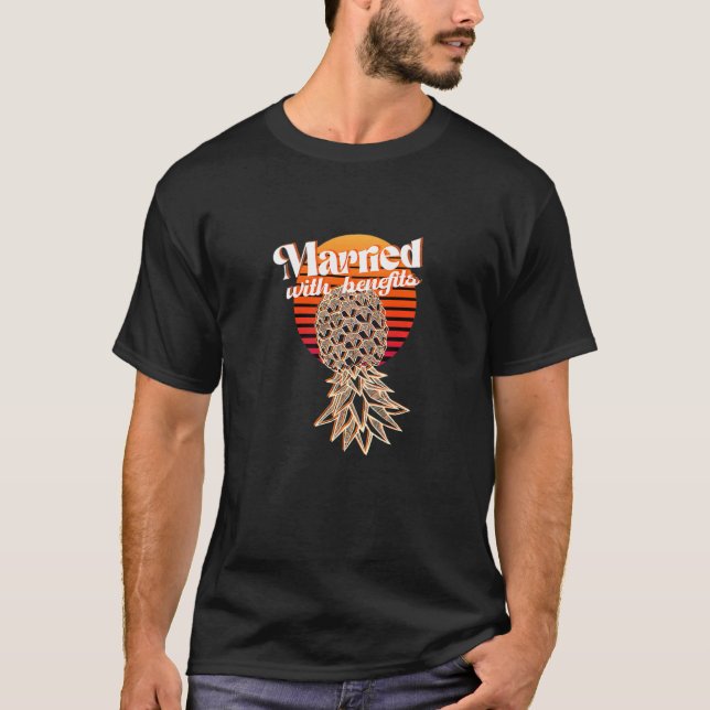 Upside Down Pineapple  Swingers  Polyamory T Shirt (Framsida)