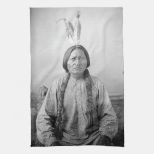 Ur-amerikansk ikon: Lakotaledaren Sitting Bull Kökshandduk