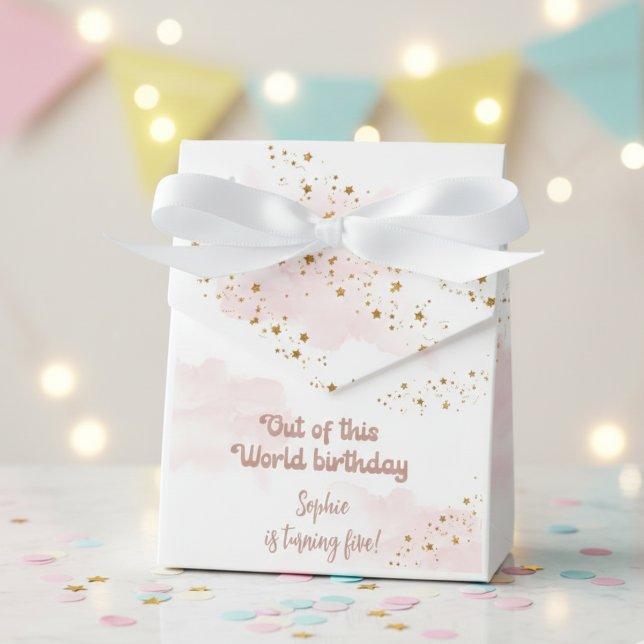 Ur detta världsområde äventyr barns födelsedag presentaskar (Skapare uppladdad)