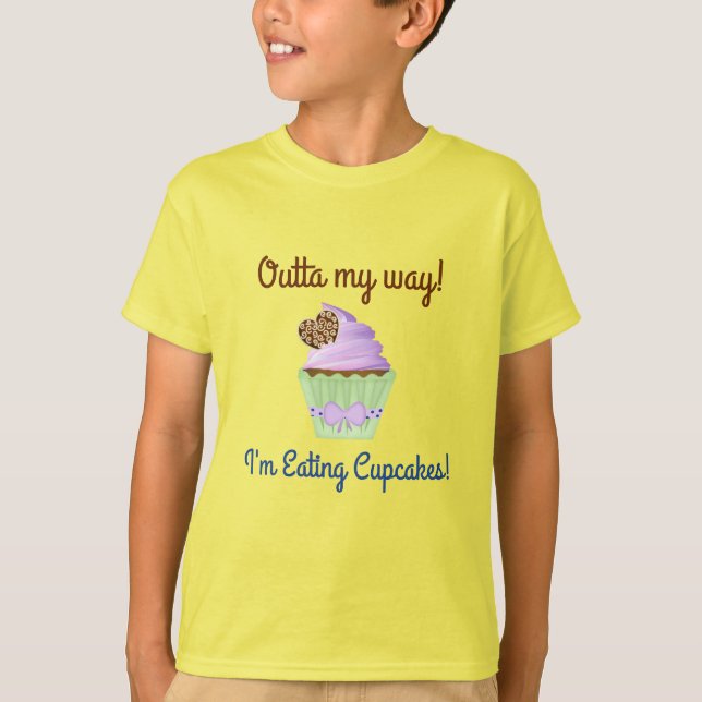 Ur vägen! Jag äter cupcakes! T Shirt (Framsida)