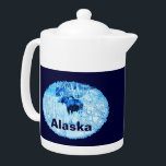 Urban Moose<br><div class="desc">En blå och vit bild av en koma i en stadsplats under vintern. Möss bor året runt i många algeriska samhällen. Här i Anchorage finns det omkring 1 500 djur, tillsammans med vargar, brunbjörn och andra vilda djur. De beter sig vanligtvis väl. De gator i kor vid korsningen efter att...</div>