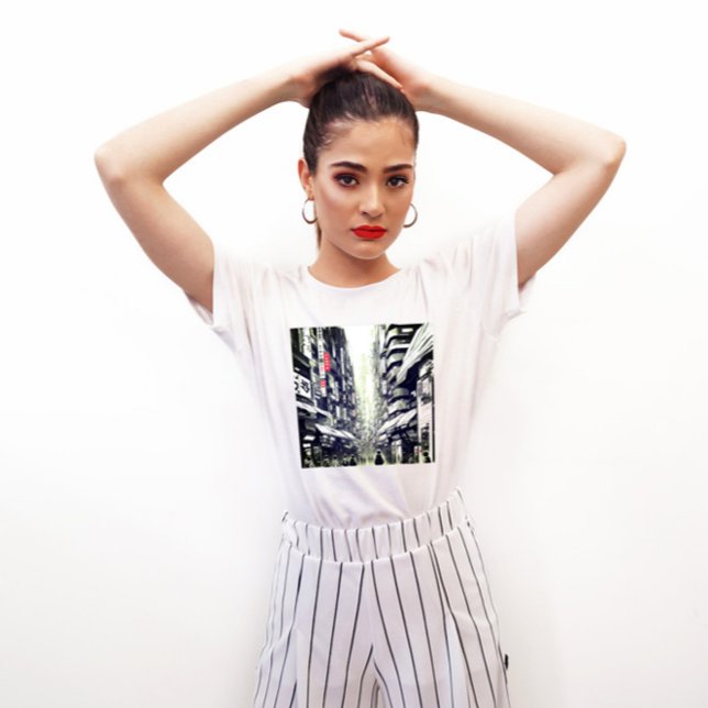 Urban Pulse: Japansk gatucyberpunk T Shirt (Skapare uppladdad)