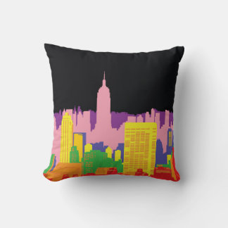 Urban Skyline: Nattregnbåge Decor. Kudde