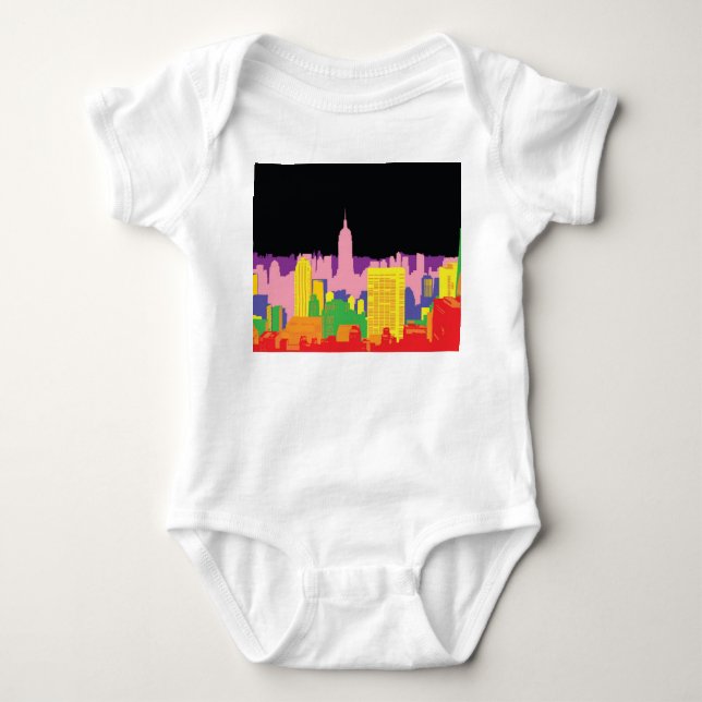 Urban Skyline: Nattregnbåge Decor. T Shirt (Framsida)