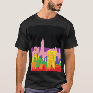 Urban Skyline: Nattregnbåge Decor. T Shirt
