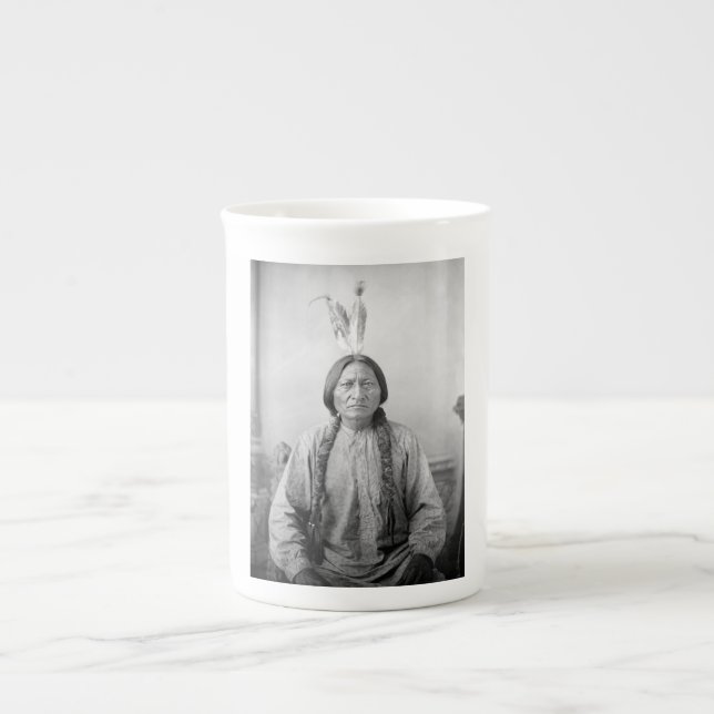 Urfolksikon: Lakotahövdingen Sitting Bull Benporslin Mugg (Framsidan)