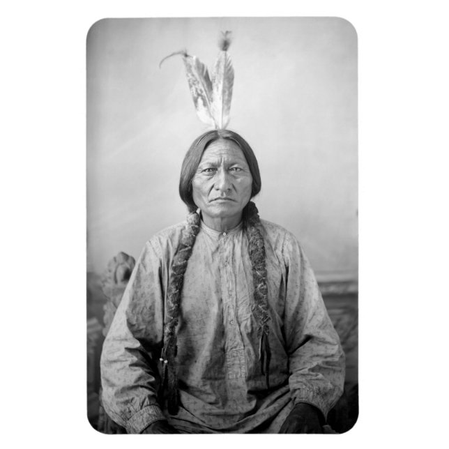 Urinamerikansk ikon: Lakotaledaren Sitting Bull Magnet (Vertikal)
