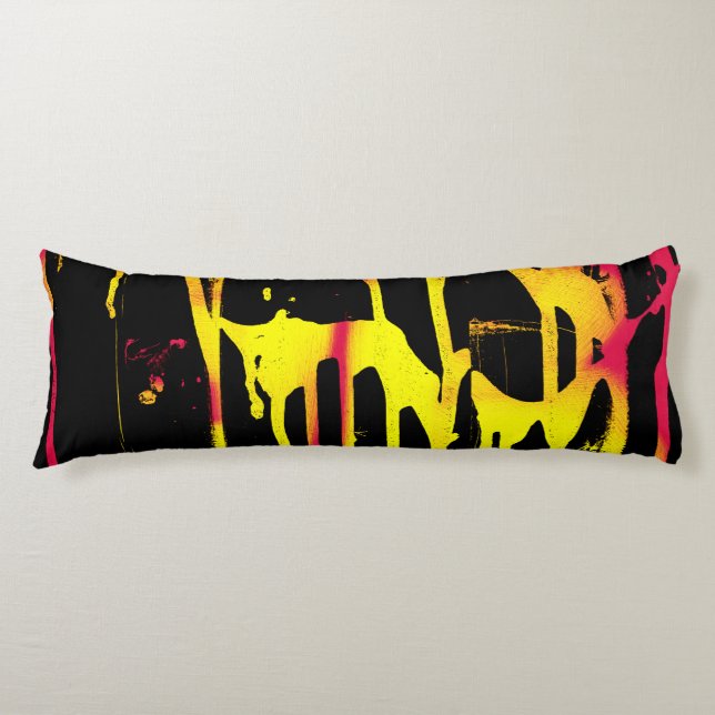 urkor, sporrar och bacchanal kroppskudde (Framsidan)