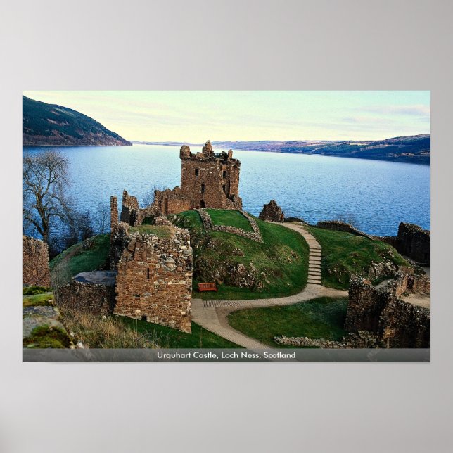Urquhart Castle, Loch Ness, Skottland Poster (Framsidan)