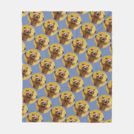 Ursinnigt lycklig som ska är snuggleds med fleecefilt