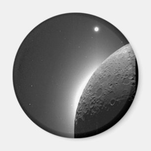 Ursnygg NASA avbildar, månen som tändas av Magnet