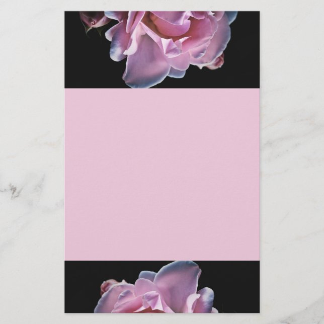 Ursnygg rosa ros på svart brevpapper (Framsida)
