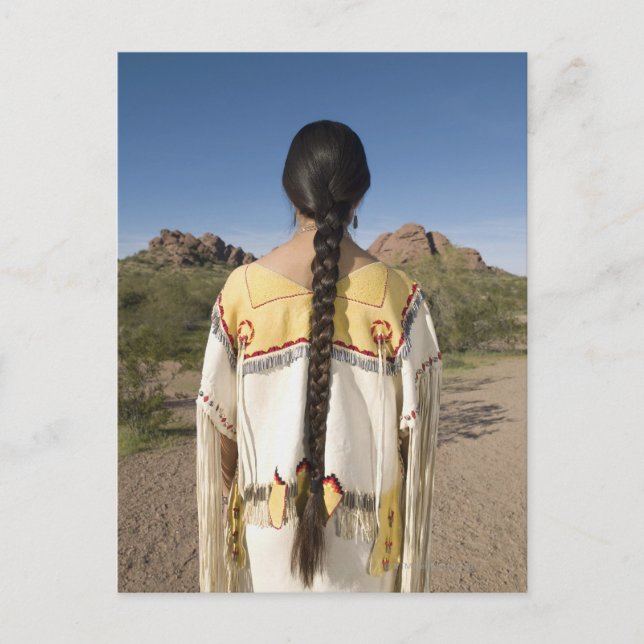 Ursprunglig amerikansk kvinna i traditionella kläd vykort (Framsida)