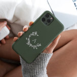 Ursprunglig Grönt för botaniskt monogram<br><div class="desc">En hand plockade-begynnande andedräkt av löv och lagrar omger ditt monogram eller ditt initiala. Den minsta illustrationen av blommigten är perfekt för en rustik eller ett lantbruk. Klicka på knappen Anpassa om du vill ändra bakgrunden färg eller lägga till mer text.</div>