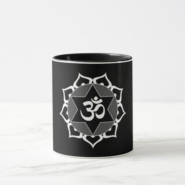 Ursprunglig vit Yoga OM-symbol Mugg (Center)